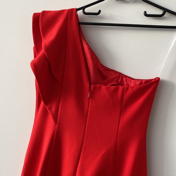 π NWT - Sheike Freefall One Shoulder Red Dress π - Picture 5 of 10